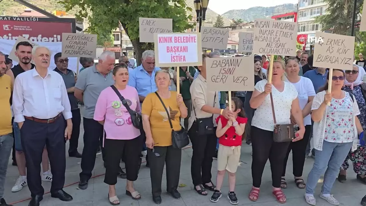 Kınık Belediye Başkanı Geçene\'ye işçi çıkarmaları nedeniyle tepki yağdı