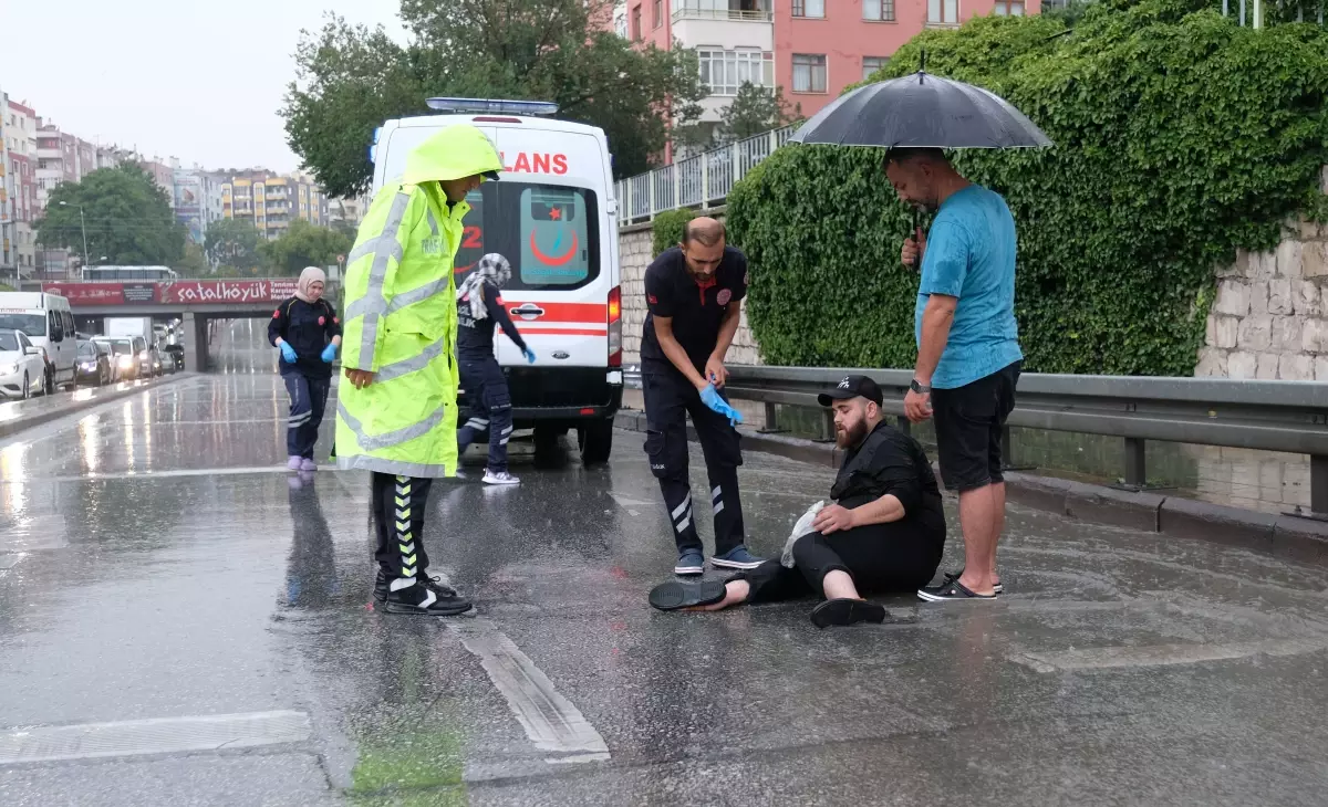 Konya\'da Sağanak Yağış: Alt Geçitler Suyla Doldu, Motosiklet Sürücüsü Yaralandı