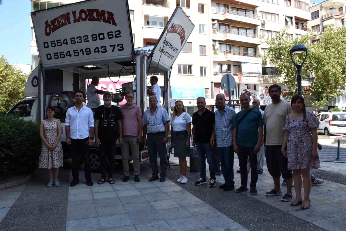 Manisa Gazeteciler Cemiyeti, Gazeteciler ve Basın Bayramı\'nda hayatını kaybeden gazeteciler için lokma hayrı düzenledi
