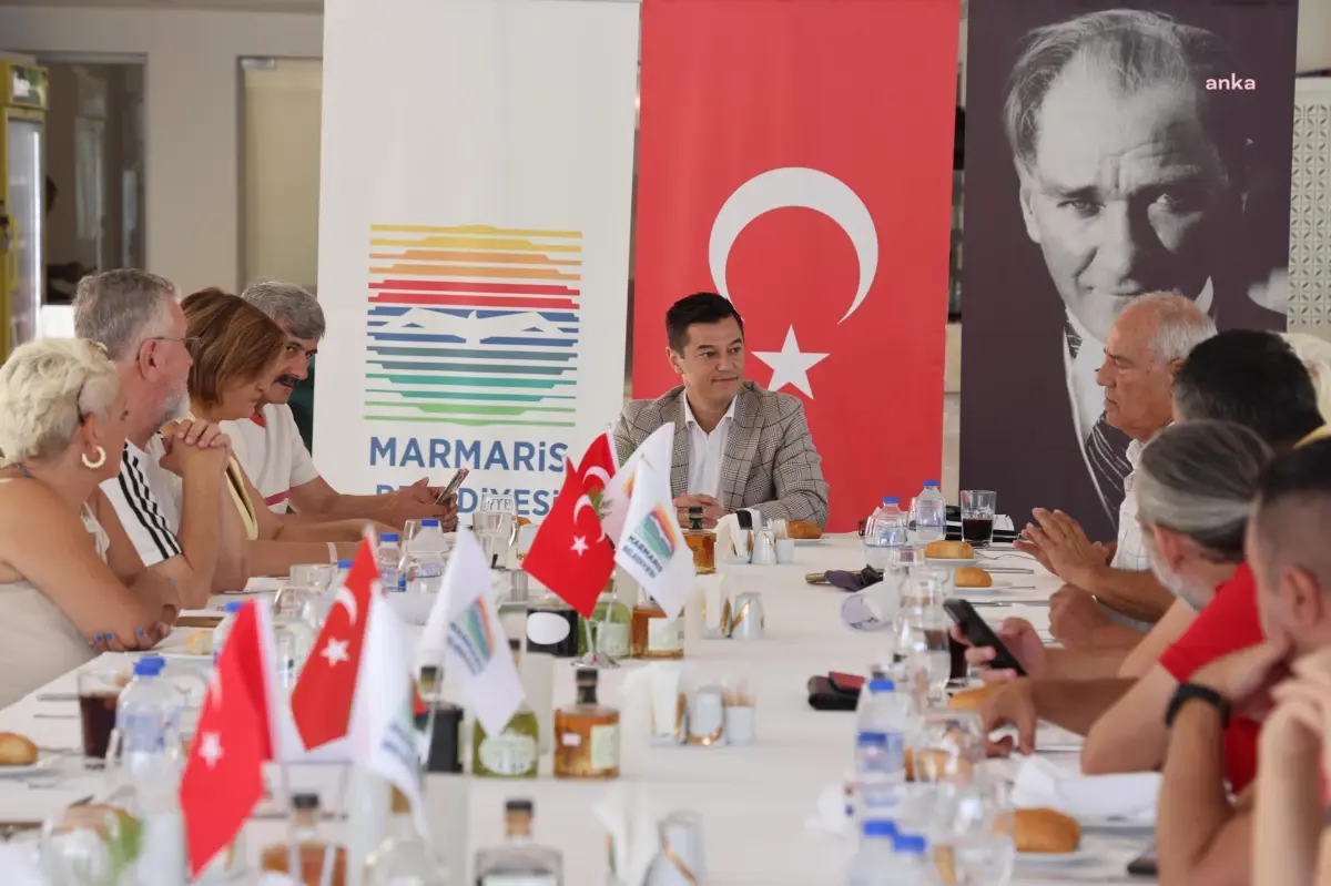 Marmaris Belediye Başkanı Gazetecileri Yemekte Ağırladı