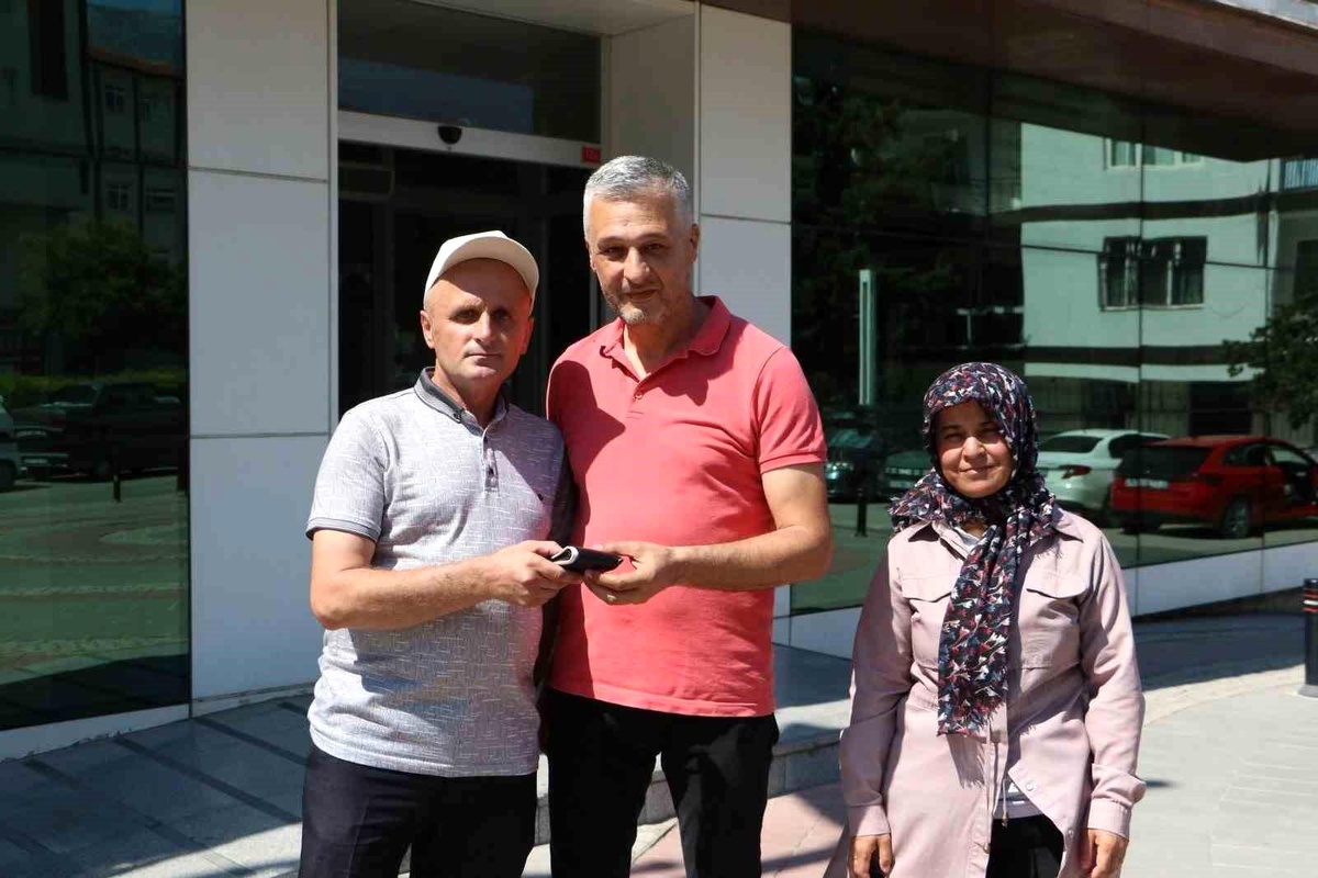 MASKİ Personeli Kayıp Cüzdanı Sahibine Teslim Etti