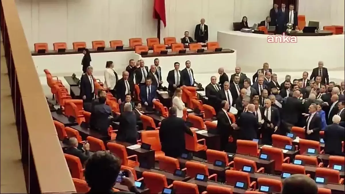 TBMM Genel Kurulu\'nda AKP ve DEM Parti Milletvekilleri Arasında Kavga Çıktı