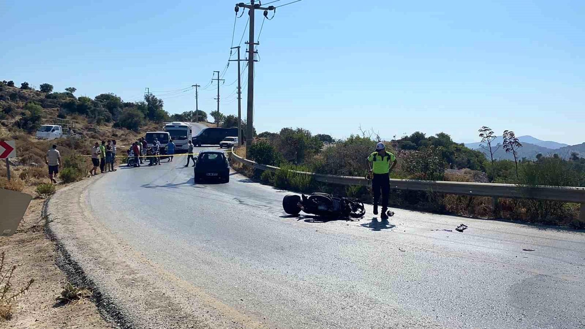 Bodrum\'da motosikletle otomobil çarpıştı: 1 ölü, 2 yaralı