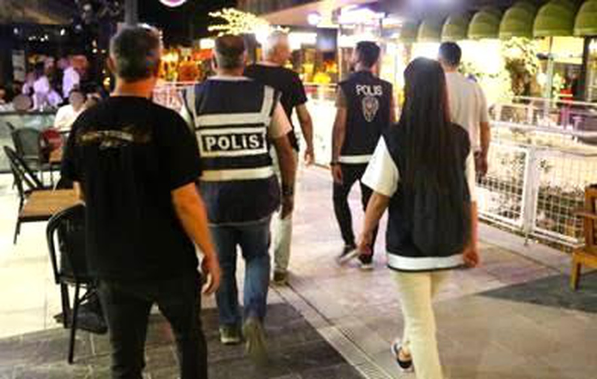 Eskişehir\'de Polis Ekipleri Tarafından Huzur Uygulaması Yapıldı