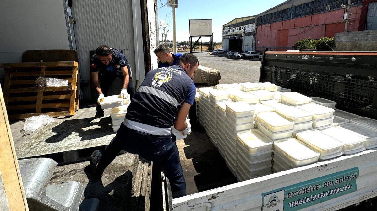 Şanlıurfa Gıda İmalatçılar Sitesinde Bozuk Peynir ve Yumurta Ele Geçirildi
