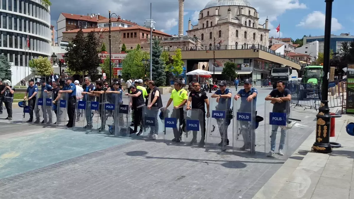 Bolu\'dan Ankara\'ya yapılmak istenen yürüyüşe polis engeli