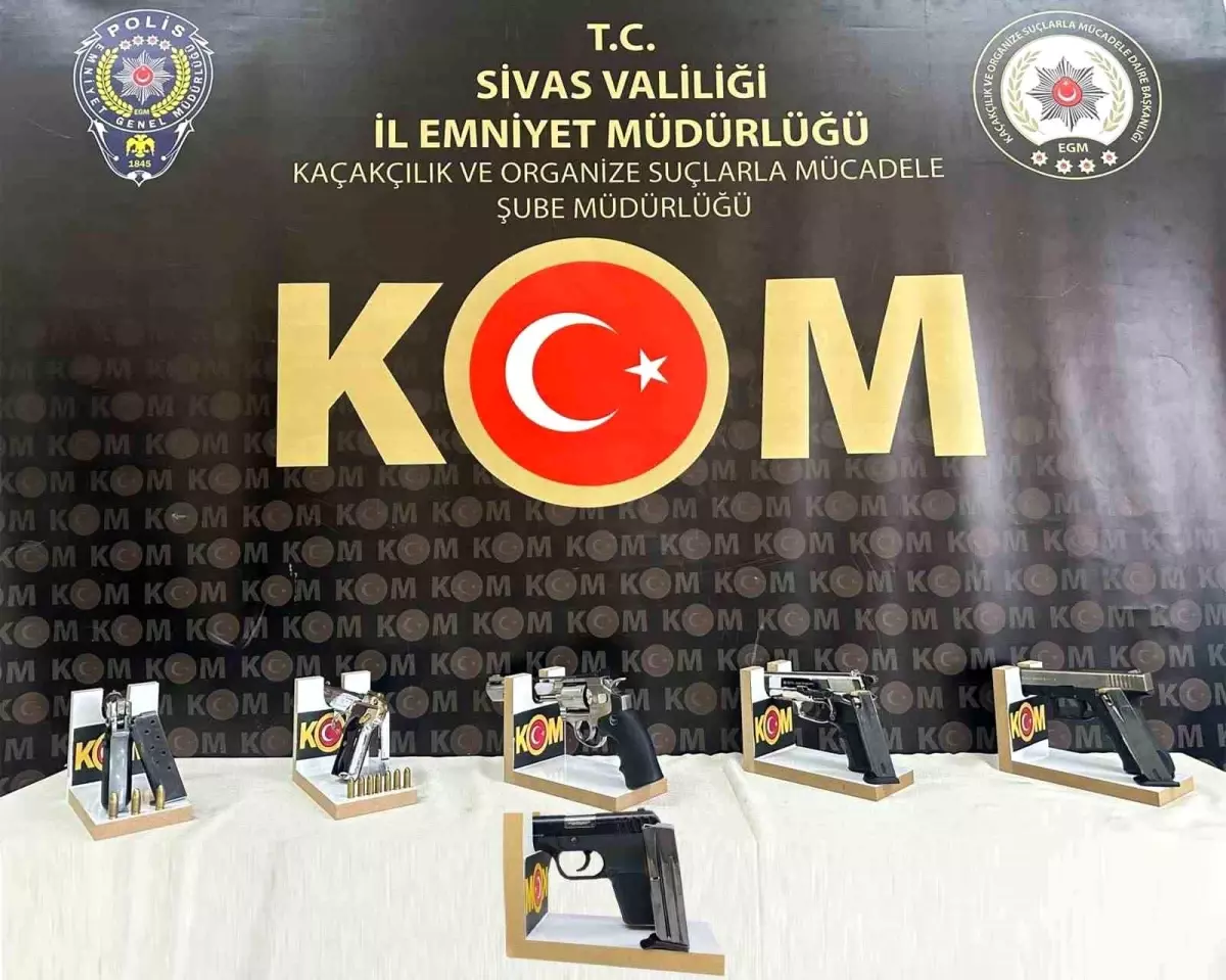 Sivas\'ta Kaçak Tabanca Operasyonu: 6 Tabanca Ele Geçirildi