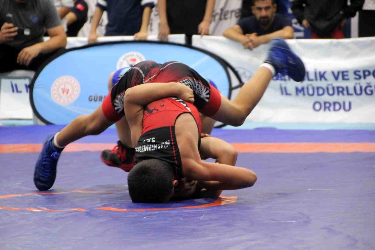 Ordu\'da Baki Yürüker U11-U13 Grekoromen Güreş Türkiye Şampiyonası başladı