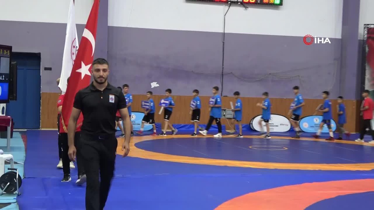 U11-U13 Grekoromen Güreş Türkiye Şampiyonası Ordu\'da başladı
