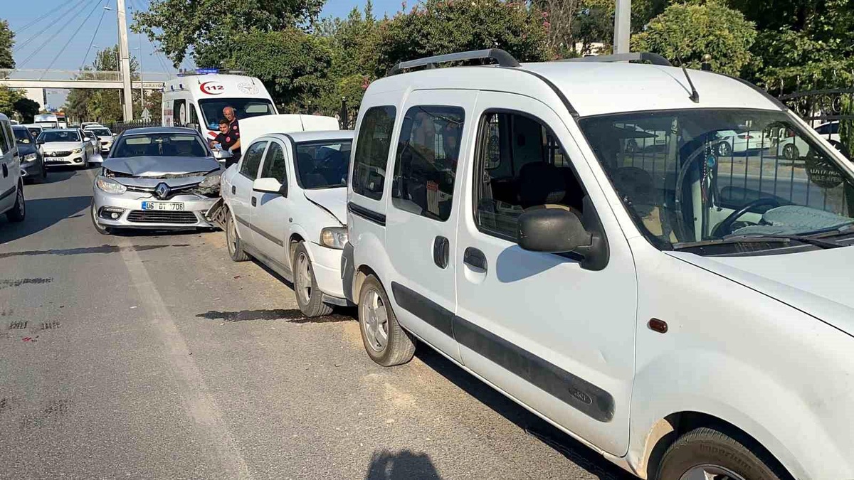 Adıyaman\'da Yaya Geçidinde Zincirleme Kaza