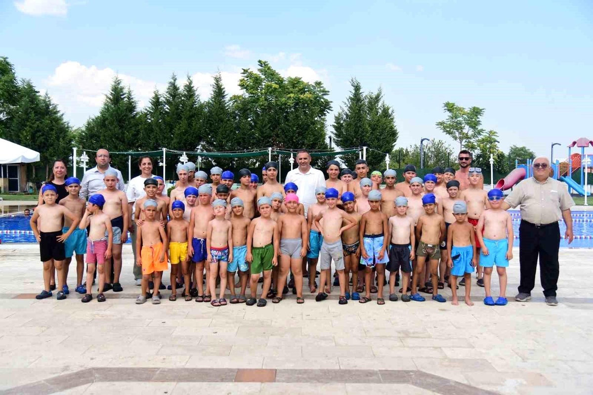Yunusemre Belediyesi Yaz Spor Okulu Yüzme Kursları Başladı