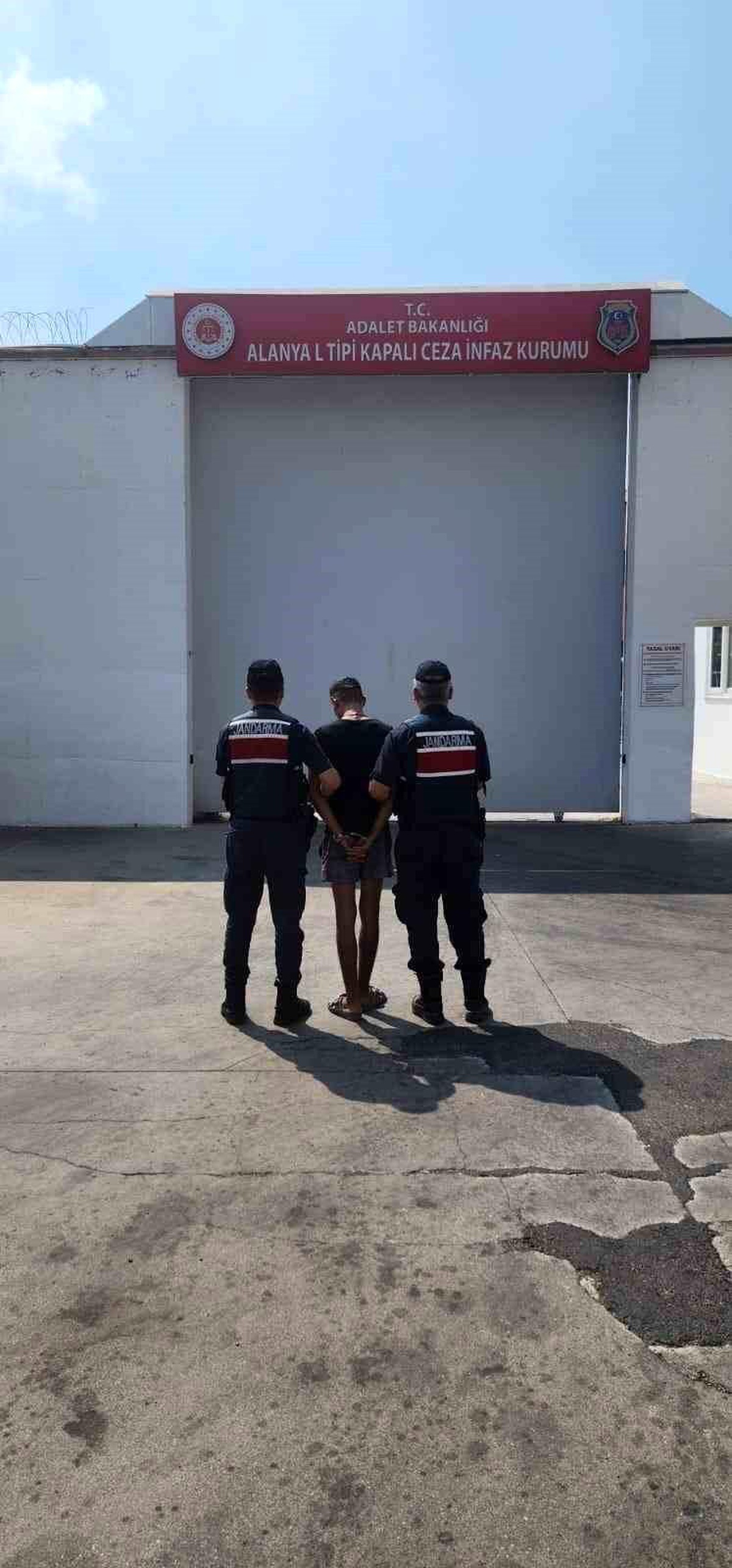 Alanya\'da çocuğu öldürmek suçundan aranan şahıs yakalandı