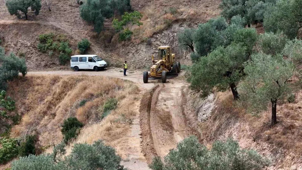 Aydın Büyükşehir Belediyesi, Karatepe Mahallesi\'nde yol düzenleme çalışması yapıyor