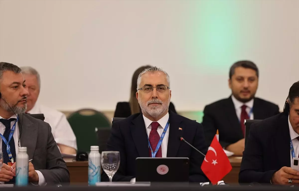 Çalışma ve Sosyal Güvenlik Bakanı Vedat Işıkhan, Adil Geçiş Stratejisi\'ni 2026\'ya kadar uygulamayı planladıklarını açıkladı