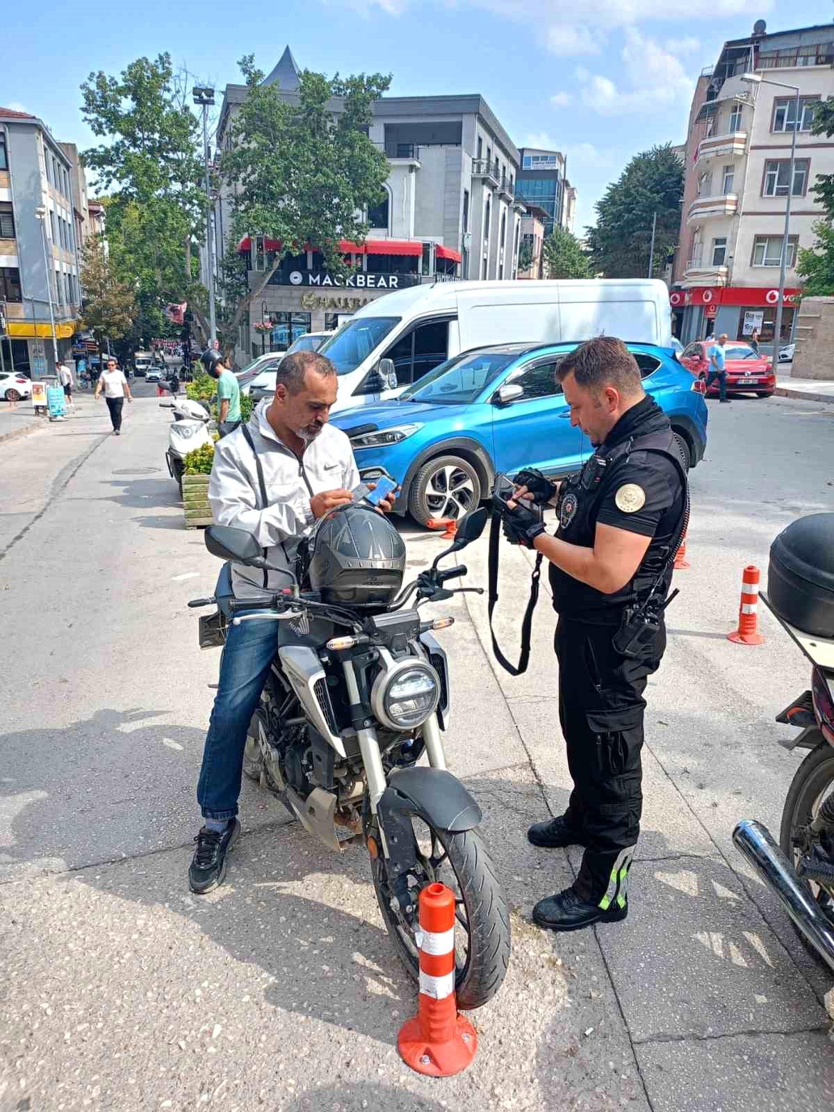 Bilecik\'te Ehliyetsiz Motosiklet Sürücüleri Tespit Edildi