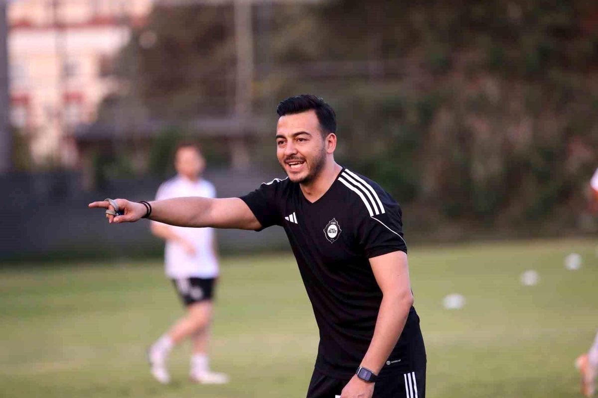 Altay Teknik Direktörü Gökhan Karaaslan: \'Ben kulübün en güzel zamanında da buradaydım, şimdi de buradayım\'