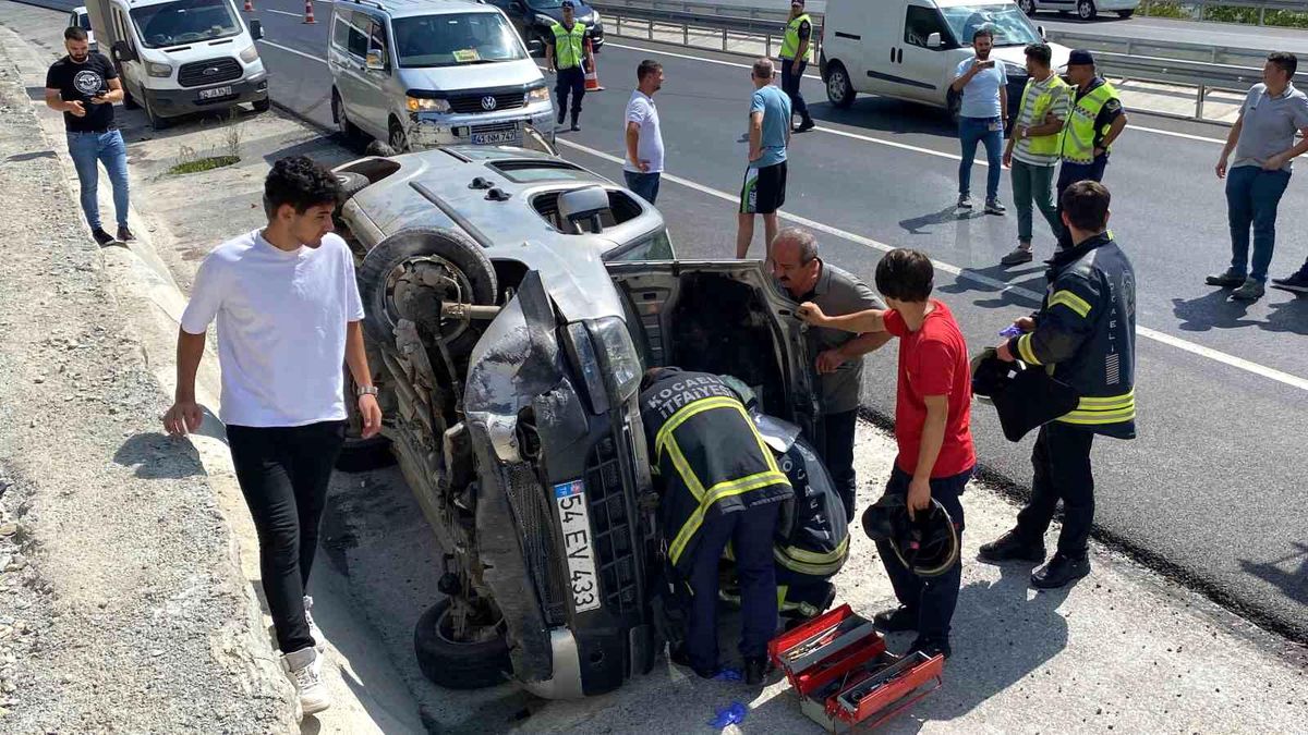 İzmit\'te Yan Yatan Araçta 2 Kişi Yaralandı