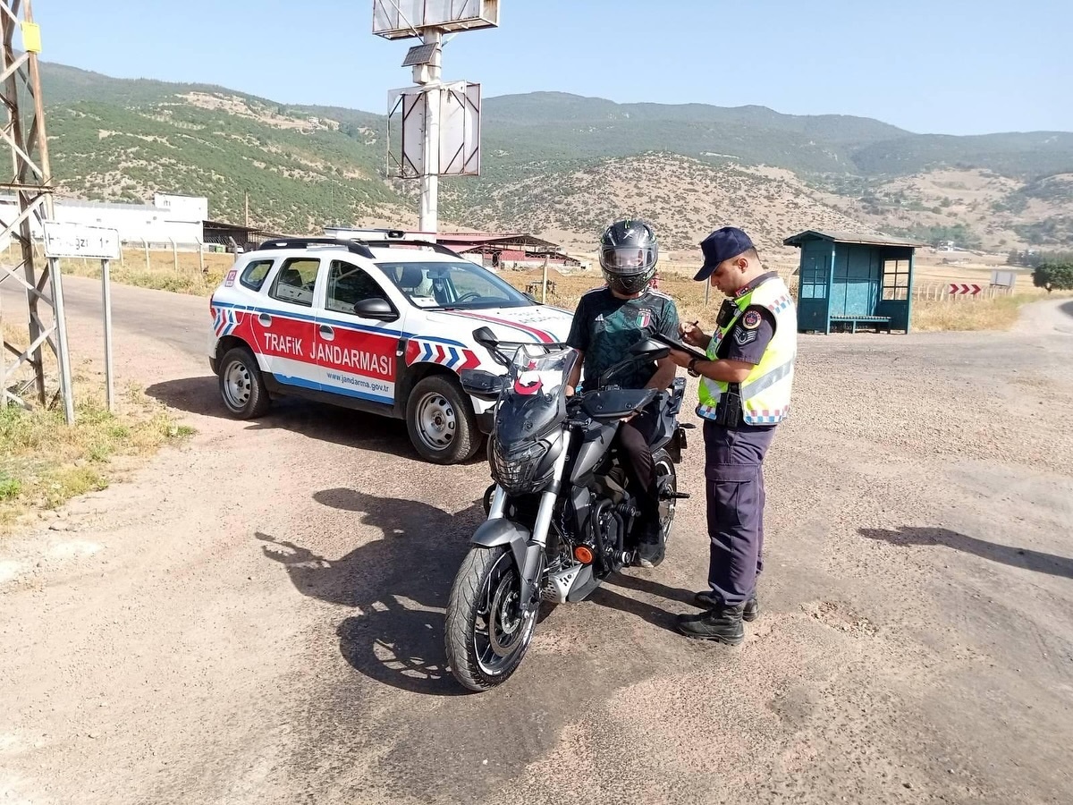İslahiye\'de Motosiklet ve Araçlara Yönelik Uygulama Gerçekleştirildi
