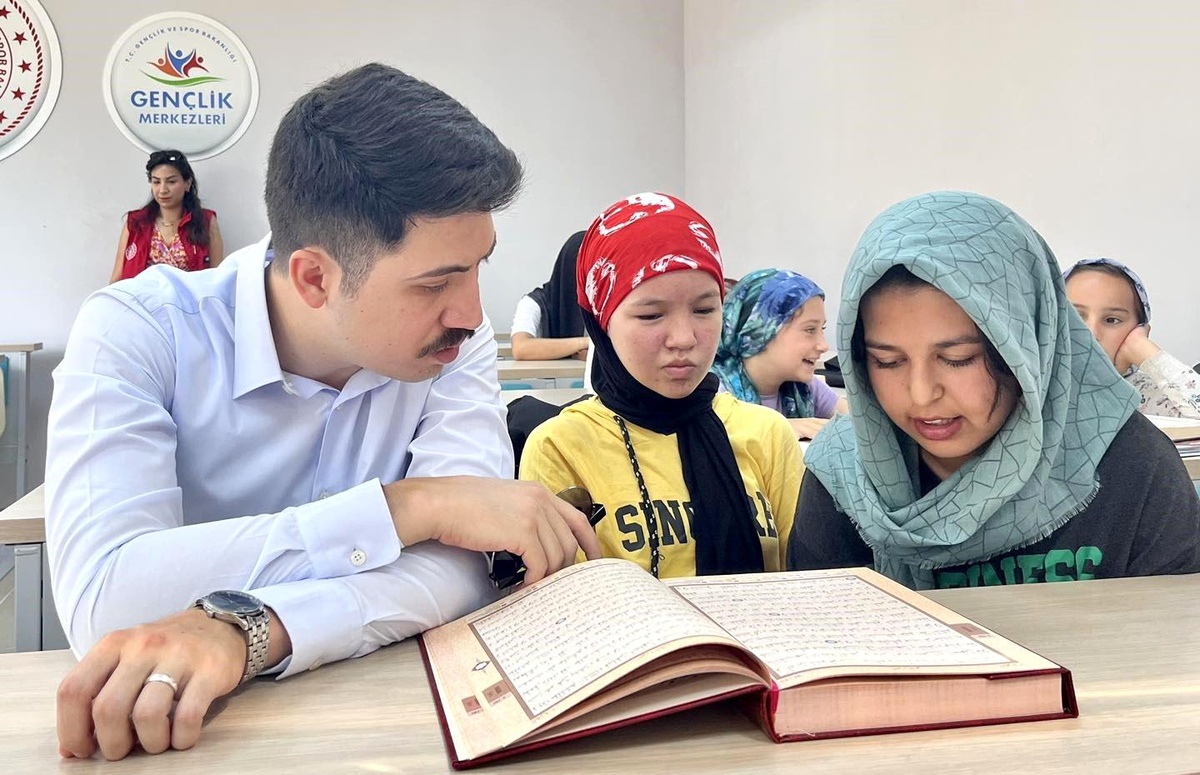 Bilecik Pazaryeri İlçe Kaymakamı Kur\'an Kurslarında Derslere Katıldı