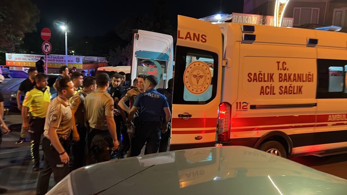 Gebze\'de bekçi bıçaklı kavgaya müdahale ederken yaralandı