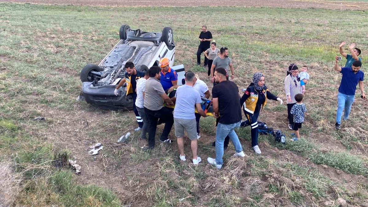 Aksaray\'da Otomobilin Arkadan Çarptığı Araç Şarampole Uçtu