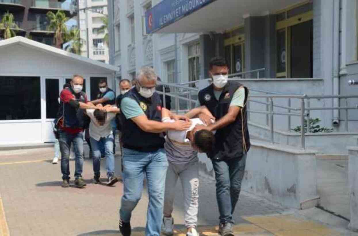 Terör yandaşı halay pahalıya patladı! Gözaltına alınan 10 şüpheli tutuklandı Terör yandaşı halay pahalıya patladı! Gözaltına alınan 10 şüpheli tutuklandı