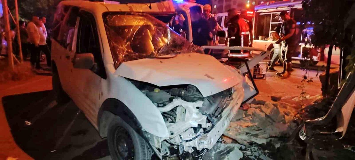Van\'da otomobil takla attı: 2 kişi yaralandı
