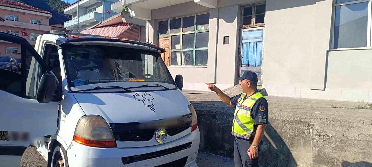 Zonguldak\'ta Çakar Lamba Takılı Araça Yüksek Cezai İşlem