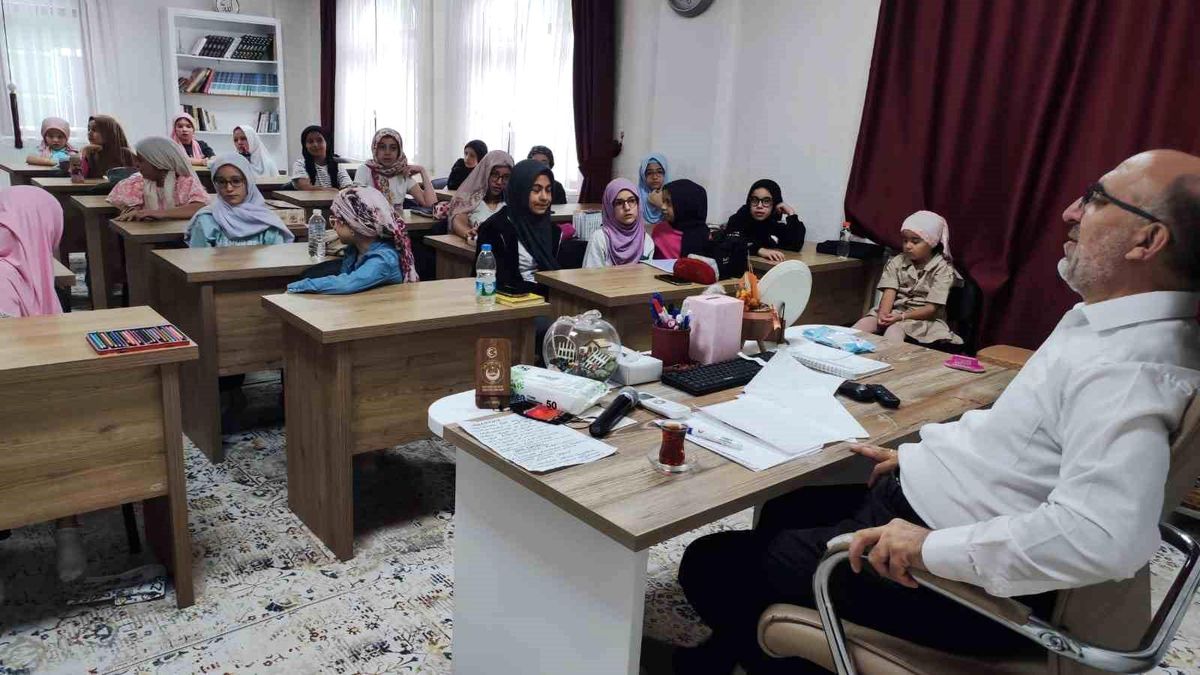 Afyonkarahisar\'da Mahremiyet ve Çevre Bilinci Seminerleri Düzenlendi