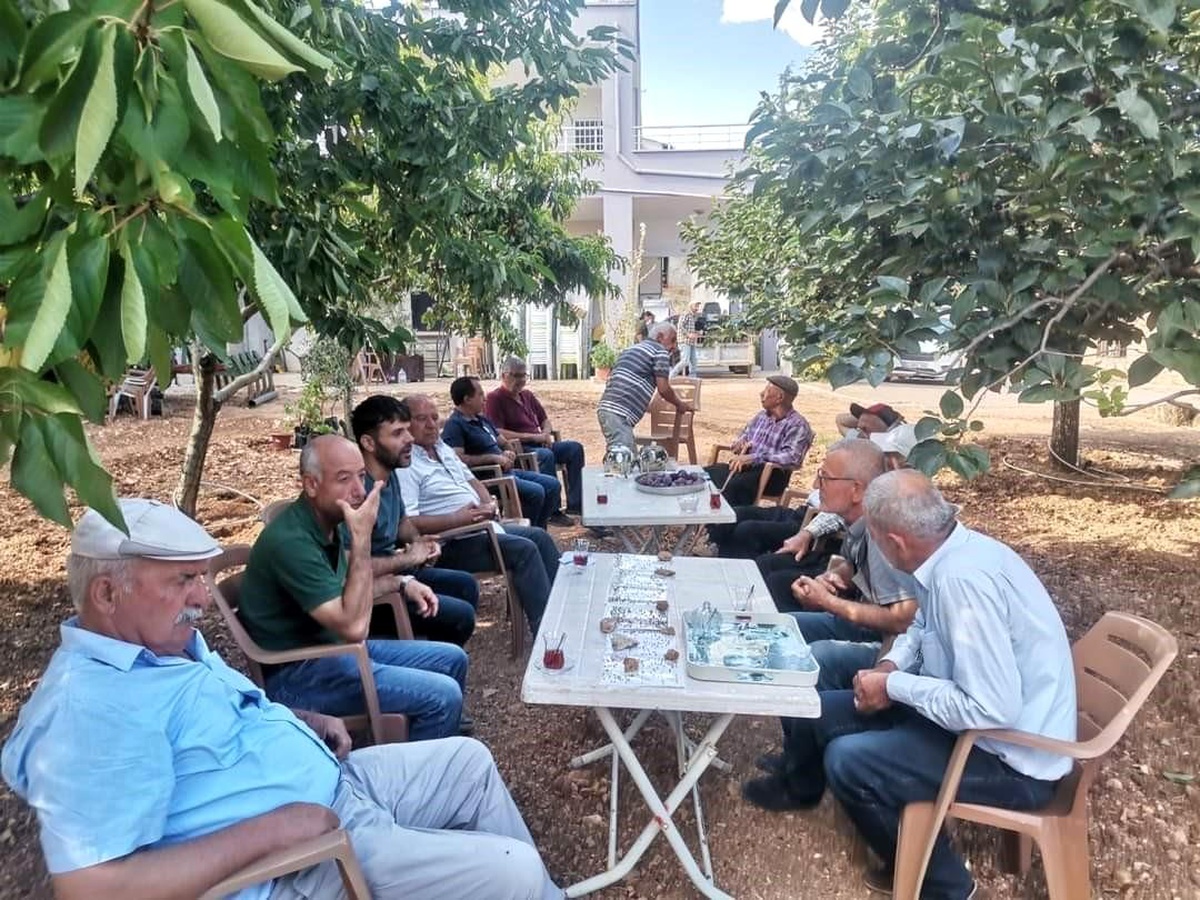 Gölbaşı ilçesinde çiftçilere Akdeniz meyve sineği zararlısı hakkında bilgilendirme yapıldı