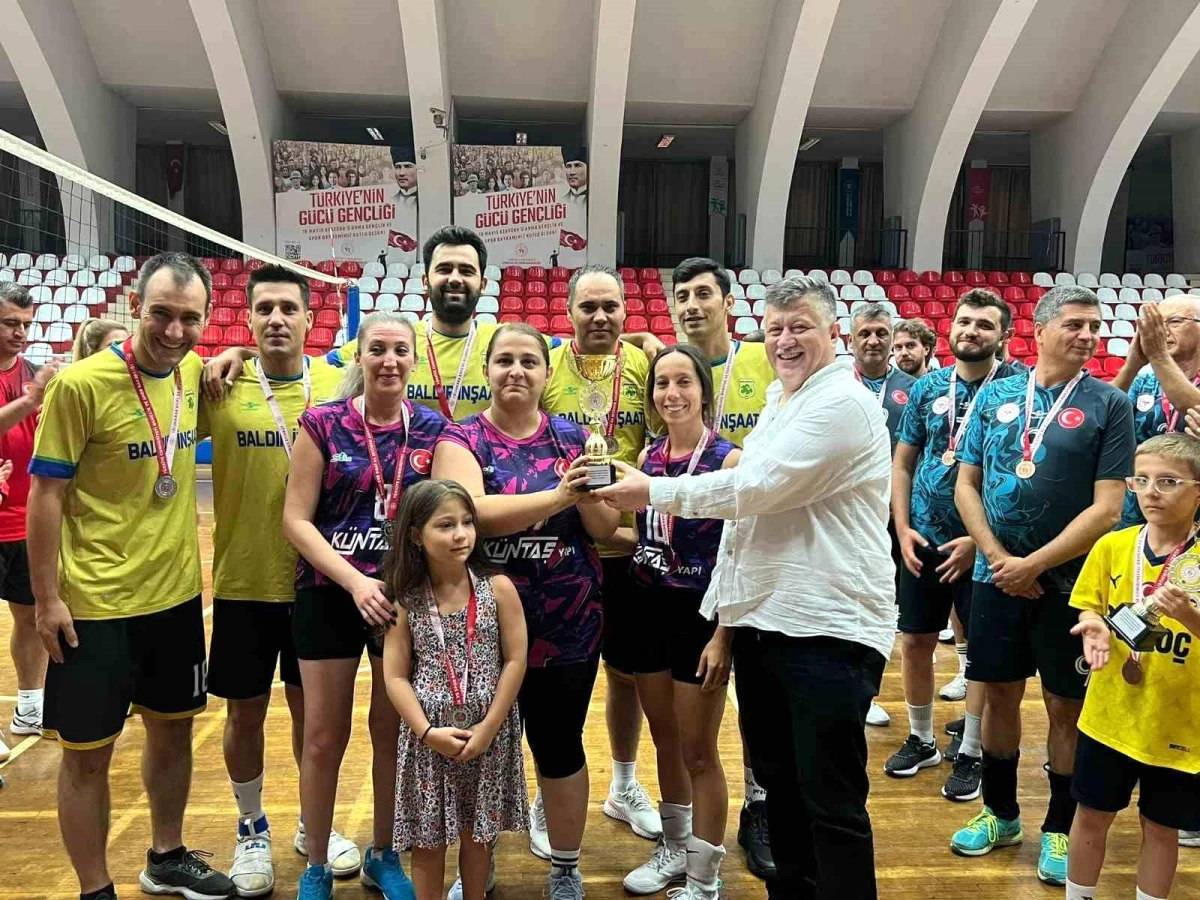 Aydın'da düzenlenen Kurumlar Arası Voleybol Turnuvası sona erdi