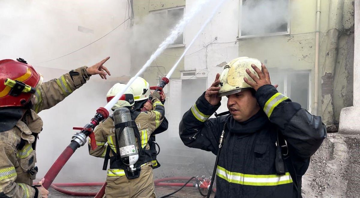 Bursa\'da 3 Katlı Binada Yangın Çıktı