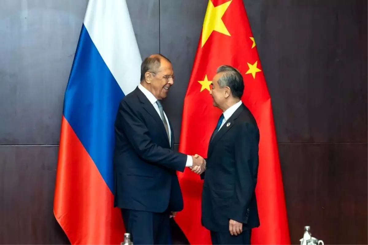 Çin Dışişleri Bakanı Wang Yi, Rus mevkidaşı Sergey Lavrov ile görüştü