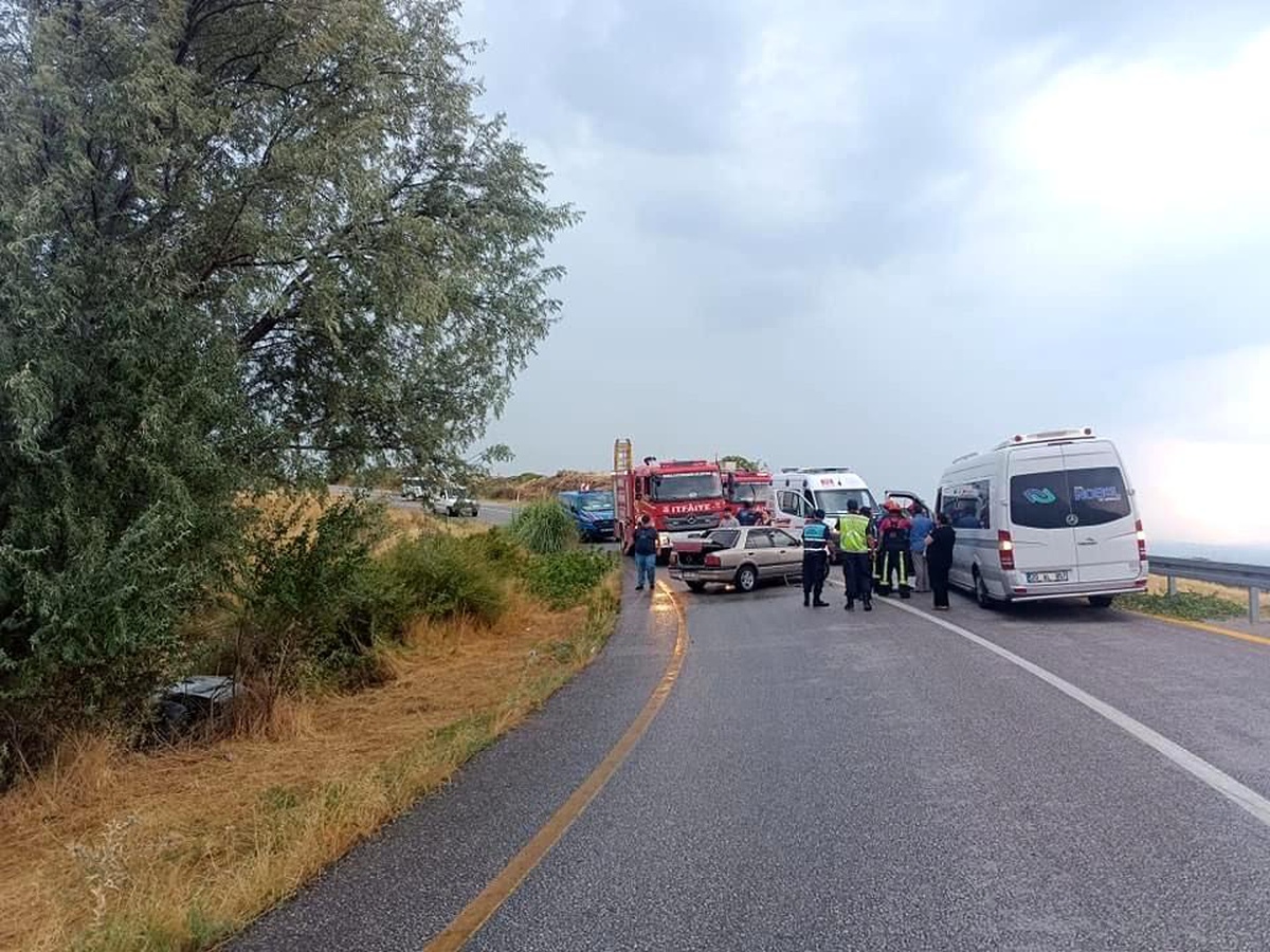 Denizli\'de trafik kazası: 9 kişi yaralandı