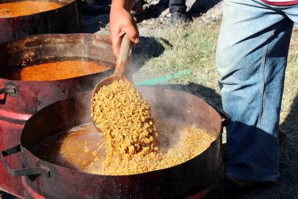 Erzincan\'da Vatandaşlar Kışa Hazırlık Yapıyor