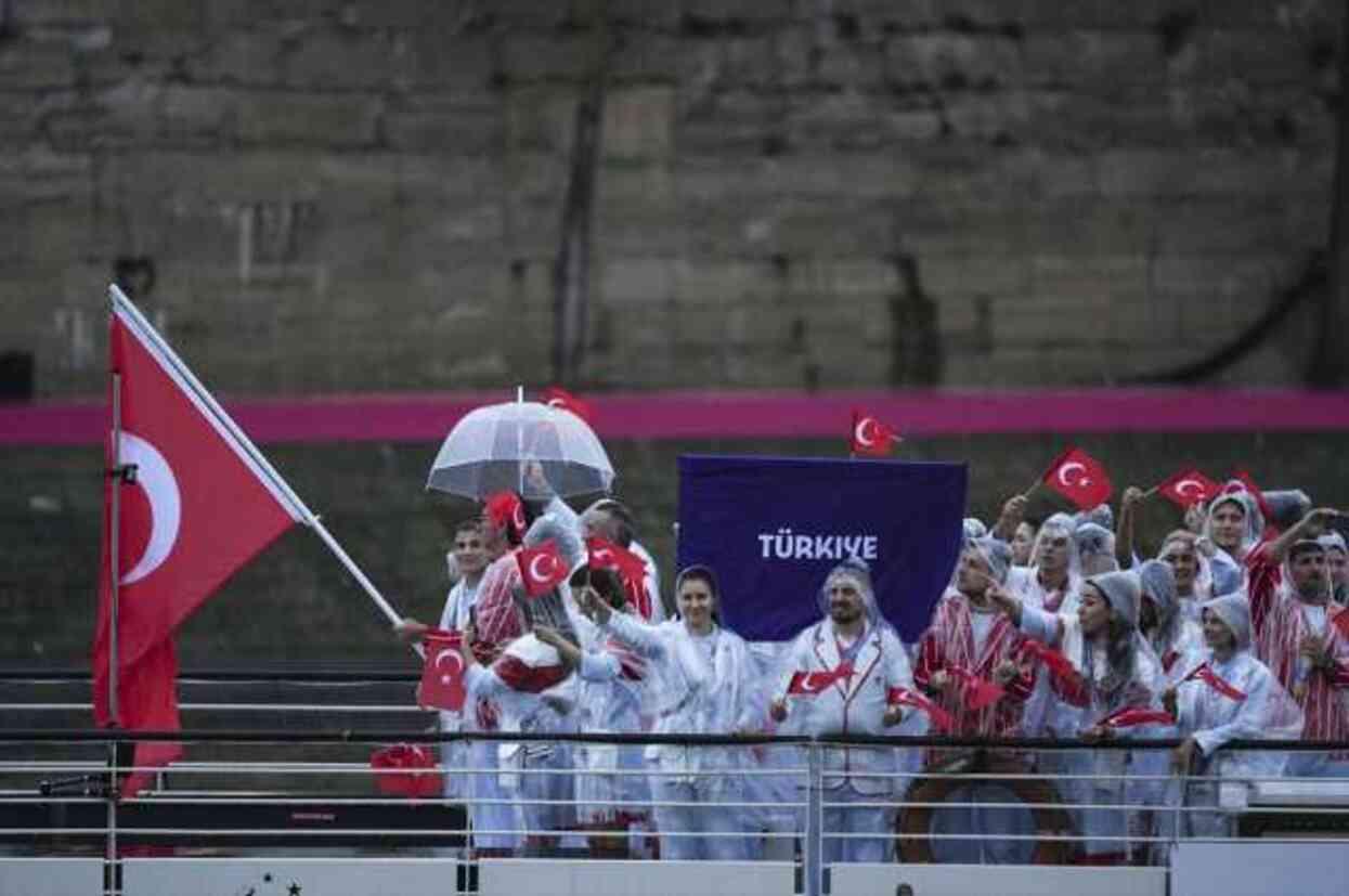 Fransa'da tarihi anlar! 2024 Olimpiyat Oyunları'nın açılışı Sen Nehri'nde gerçekleştiriliyor