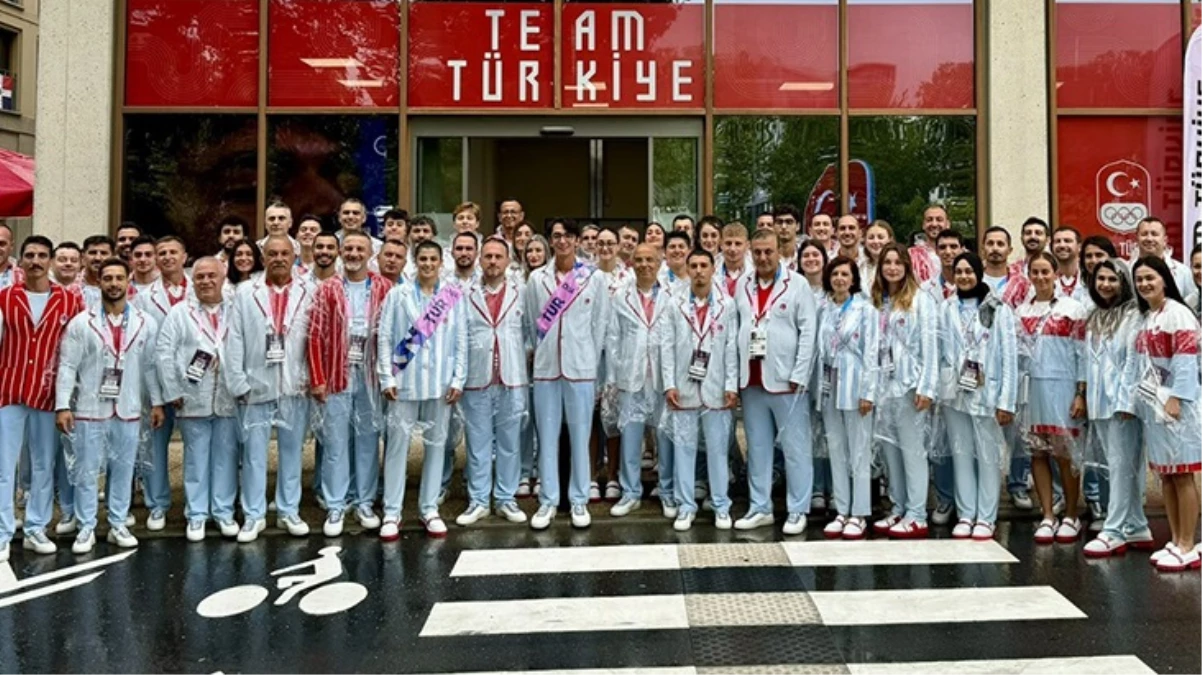 Herkes pijamaya benzetti! Vakko'nun olimpiyata giden sporcularımız için tasarladığı kıyafete tepkile