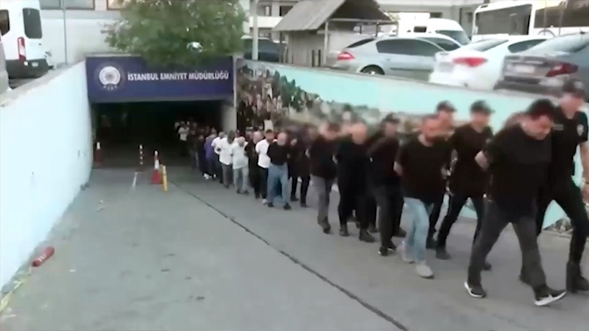 İstanbul\'da Uyuşturucu Ticareti Operasyonu: 63 Şüpheli Gözaltına Alındı