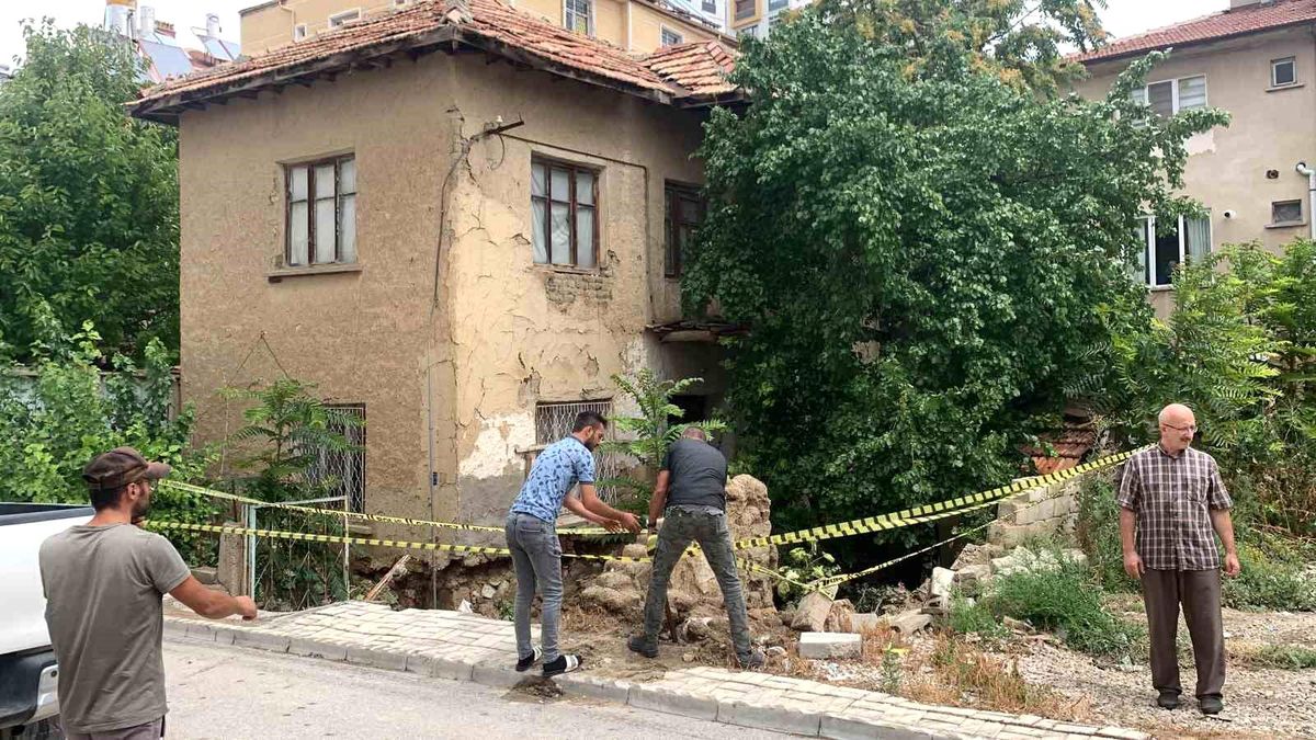 Karaman\'da Sağanak Yağış Sonrası Ev Tehlike Altında
