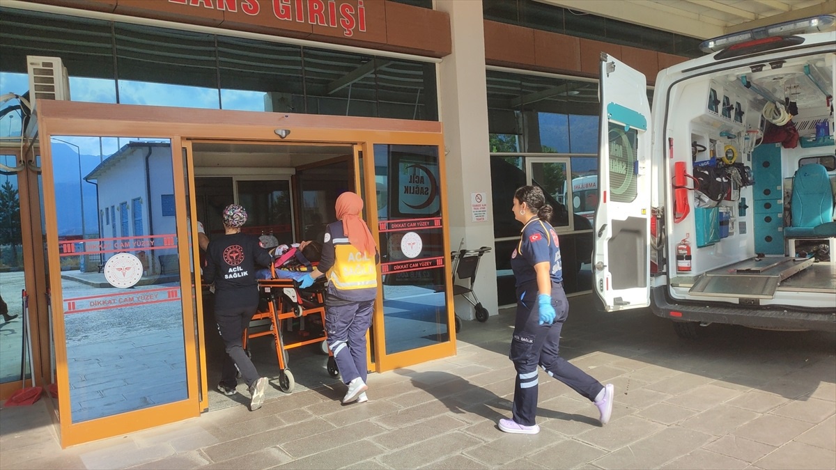 Konya\'da 16 yaşındaki kız evin penceresinden düştü