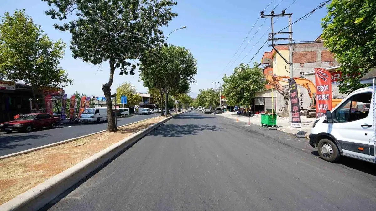 Kahramanmaraş Büyükşehir Belediyesi, Av. Mehmet Ali Kısakürek Caddesi\'nde Asfalt Yenileme Çalışmalarını Tamamladı