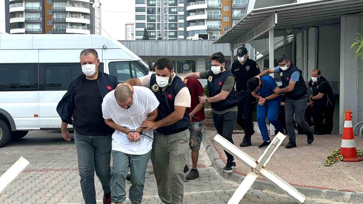 Mersin\'de DEAŞ operasyonunda 9 şüpheli adliyeye sevk edildi