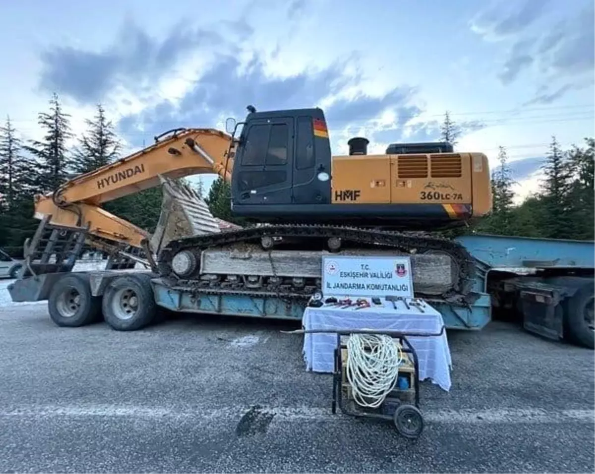 Eskişehir\'de Kaçak Kazı Yapan 10 Şüpheli Suçüstü Yakalandı