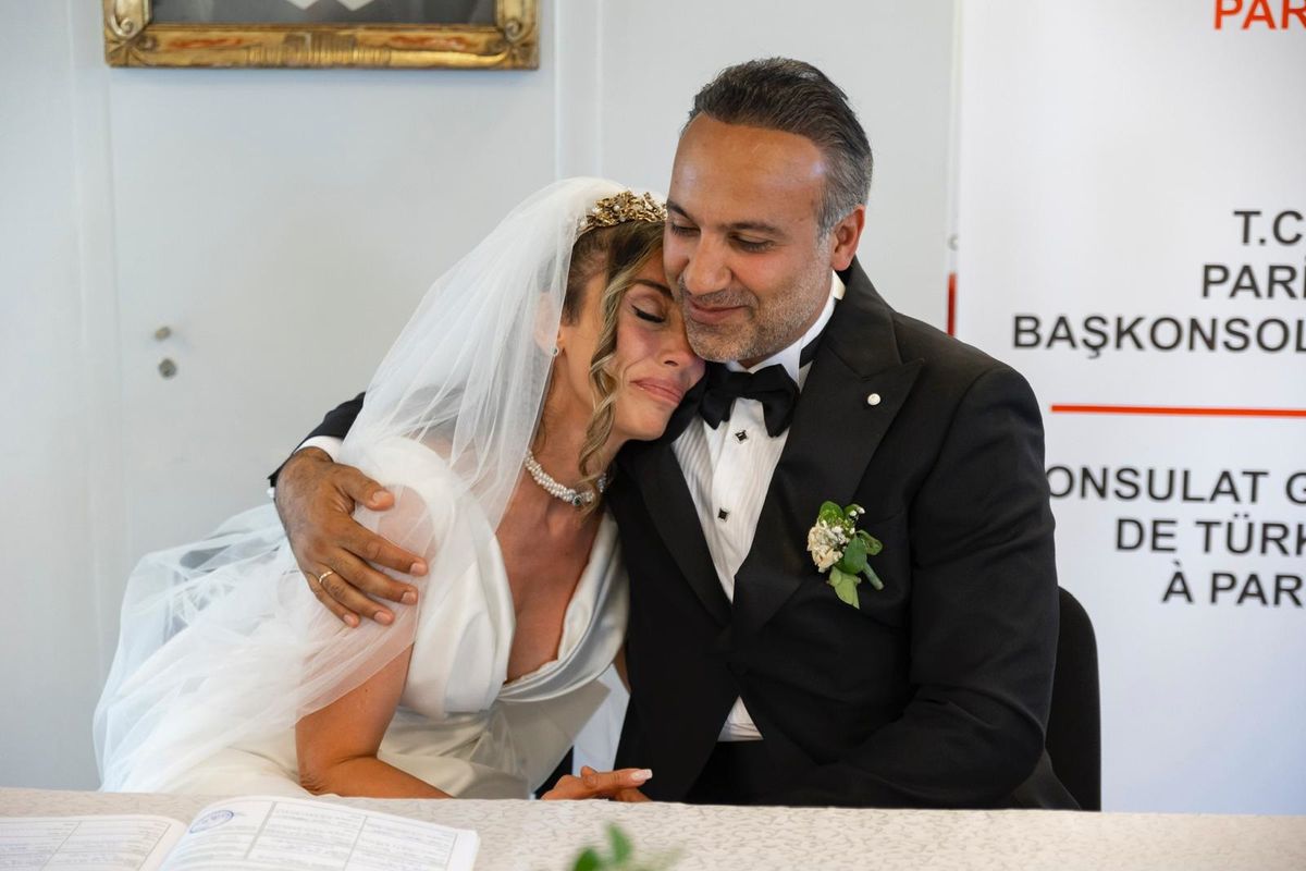 Türk İnfluencer Serap Oğuz ve İş Adamı Cihan Delipınar\'ın Masalsı Paris Düğünü