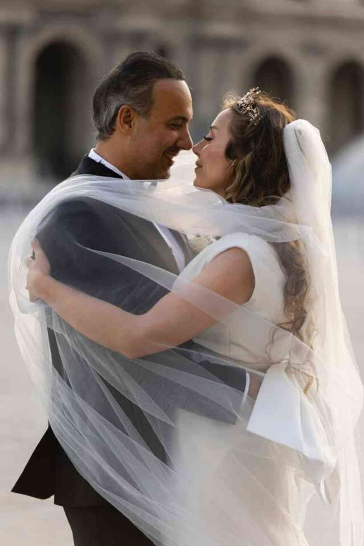 Türk İnfluencer Serap Oğuz ve İş Adamı Cihan Delipınar'ın Masalsı Paris Düğünü Türk İnfluencer Serap Oğuz ve İş Adamı Cihan Delipınar'ın Masalsı Paris Düğünü