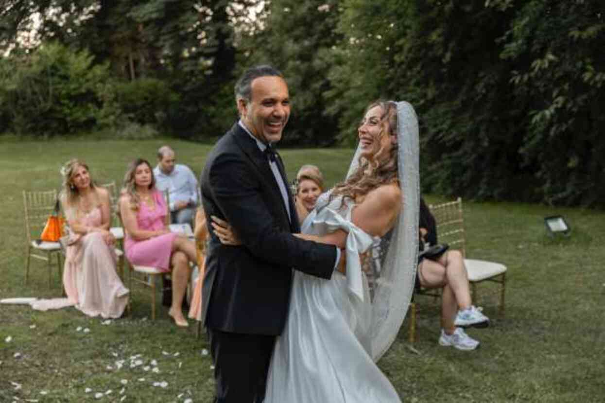 Türk İnfluencer Serap Oğuz ve İş Adamı Cihan Delipınar'ın Masalsı Paris Düğünü Türk İnfluencer Serap Oğuz ve İş Adamı Cihan Delipınar'ın Masalsı Paris Düğünü