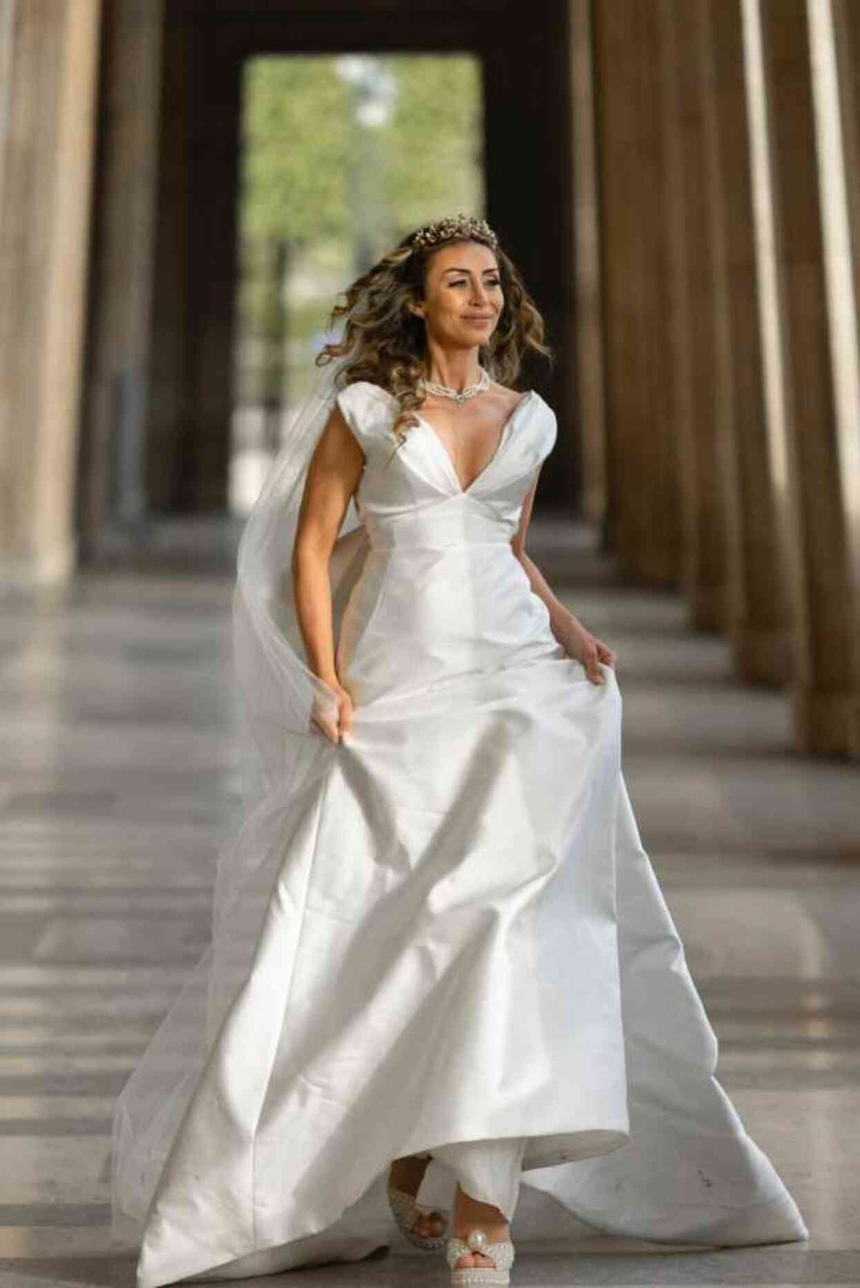 Türk İnfluencer Serap Oğuz ve İş Adamı Cihan Delipınar'ın Masalsı Paris Düğünü Türk İnfluencer Serap Oğuz ve İş Adamı Cihan Delipınar'ın Masalsı Paris Düğünü