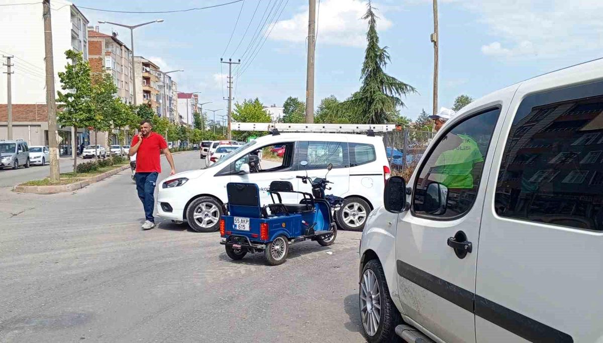 Samsun\'da Üç Tekerlekli Elektrikli Bisiklet Kaza Yaptı