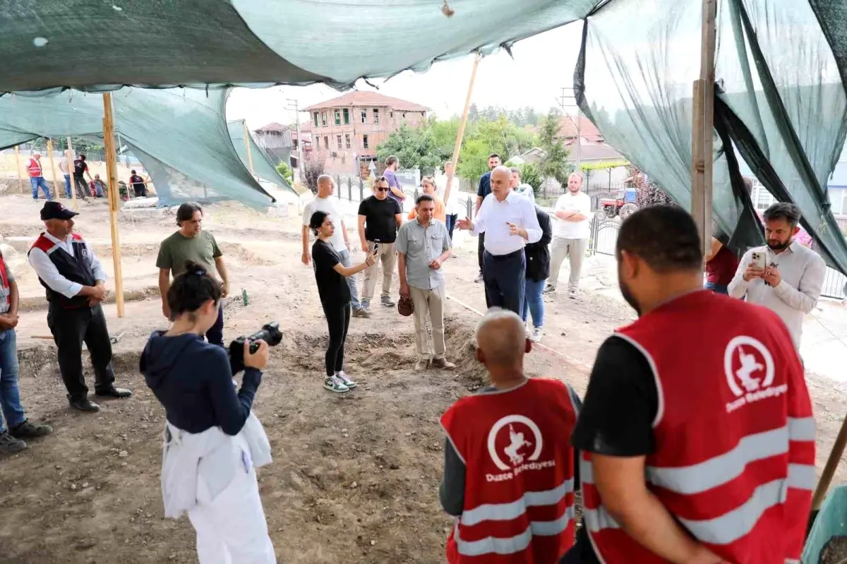 Düzce Belediye Başkanı Antik Kent Kazı Çalışmalarını Takip Ediyor