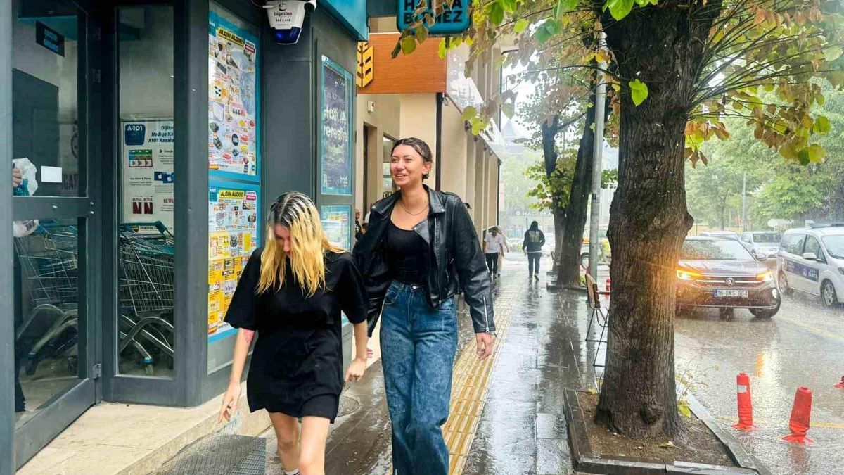 Bilecik\'te Sıcaklar ve Nem Yerini Sağanak Yağışa Bıraktı